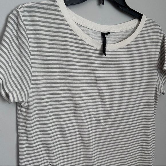 Joe's Jeans Fitted Short Sleeve White and Gray Striped Tee Size M EUC - Picture 2 of 5